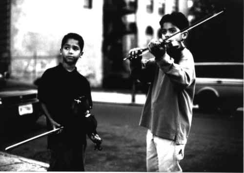 http://www.cineclub.de/images/2000/music_of_my_heart_4.jpg