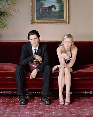 Elizabethtown mit Orlando Bloom und Kirsten Dunst: Die Urne des Vaters auf dem Scho, aber frisch verliebt sein...