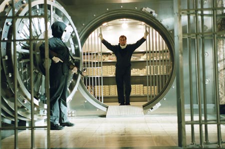 Clive Owen in Inside Man movie Clive Owen in Inside Man movie