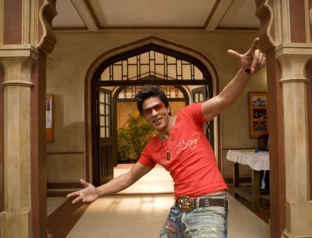 Ein göttliches Paar – Rab Ne Bana Di Jodi (mit Shahrukh Khan) Ein göttliches Paar – Rab Ne Bana Di Jodi (mit Shahrukh Khan)