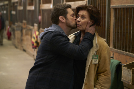 Private Eyes (mit Jason Priestley und Cindy Sampson) Private Eyes (mit Jason Priestley und Cindy Sampson)