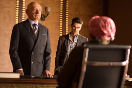 Backstabbing for Beginners (mit Theo James und Ben Kingsley)