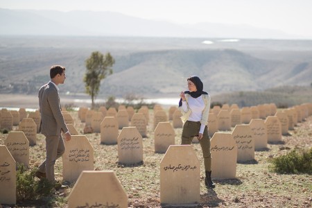 Backstabbing for Beginners (mit Theo James und Ben Kingsley)