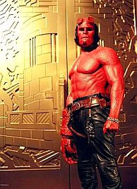 Ron Perlman als Hellboy