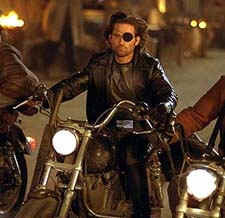 Flucht aus L.A.: Snake Plissken (Kurt Russel) auf dem Motorrad in der "Gefngnisinsel" L.A.