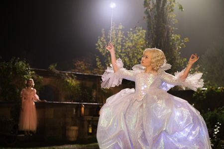Cinderella (mit Lily James, Cate Blanchett und Helena Bonham Carter)