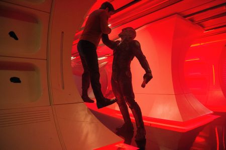 Star Trek Beyond (mit Chris Pine und Anton Yelchin)