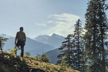 Untamed (mit Eric Bana und Lily Santiago)